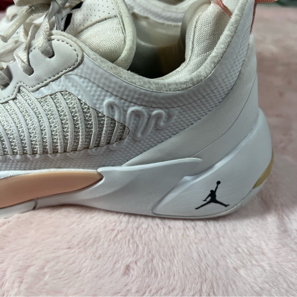 Nike Jordan Women's White and Pink Sneakers b64 - Picture 2 of 8